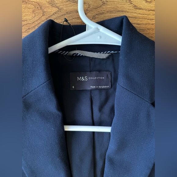M&S Navy blue Blazer - UK size 6 - Picture 3 of 3